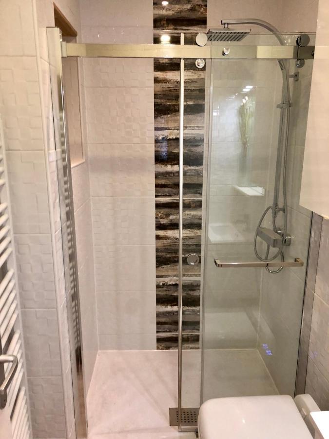 RDC 1 - Chambre meublée au cœur du centre ville de Montluçon - WIFI et NETFLIX Extérieur photo